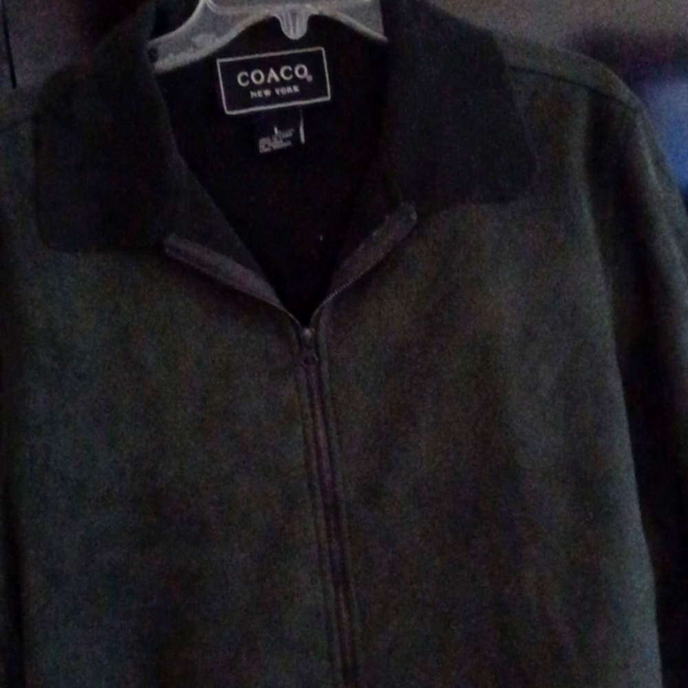 A LG dark green swade